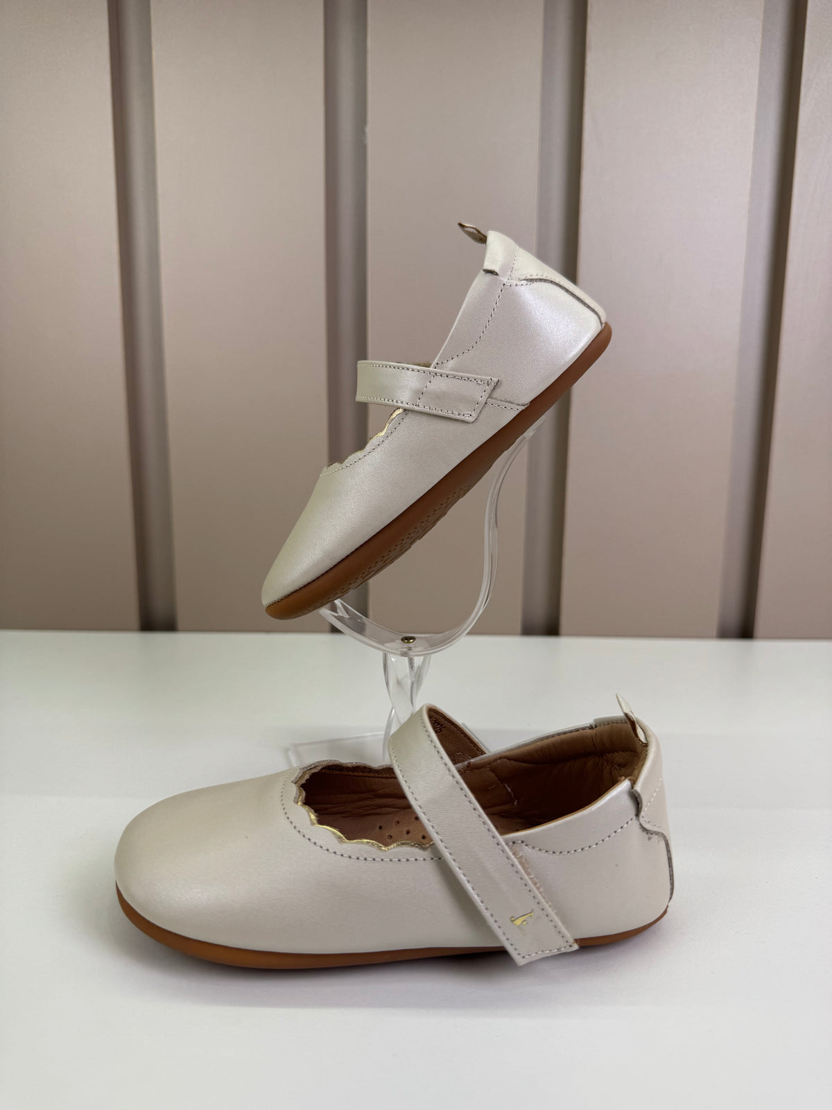 Sapatinho Bebê Roundy Couro  White & Gold - Tip Toey Joey