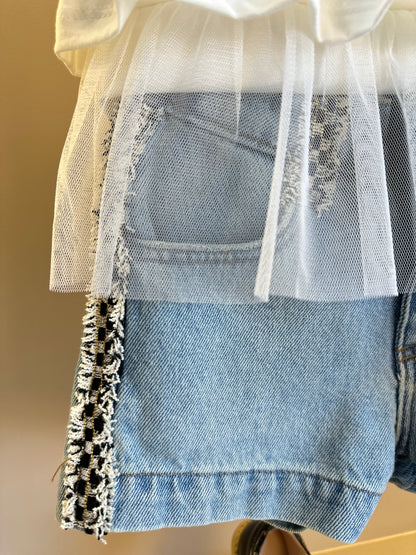 Conjunto Infantil Blusa  Bordada e Babados Pérola e Shorts Jeans Laço Preto - Animê