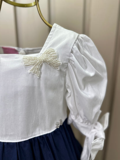 Vestido Infantil Algodão Manga Bufante e Amarração Bordados Manuais Branco/Azul - Luluzinha