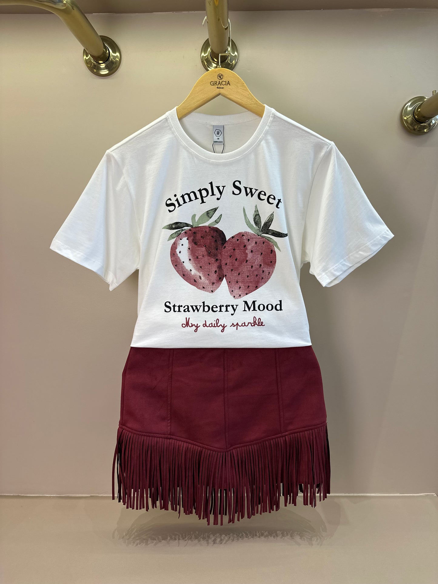Conjunto Teen Camiseta Oversized Simply Sweet Strass e Saia Suede Franjas Vermelha - Two In