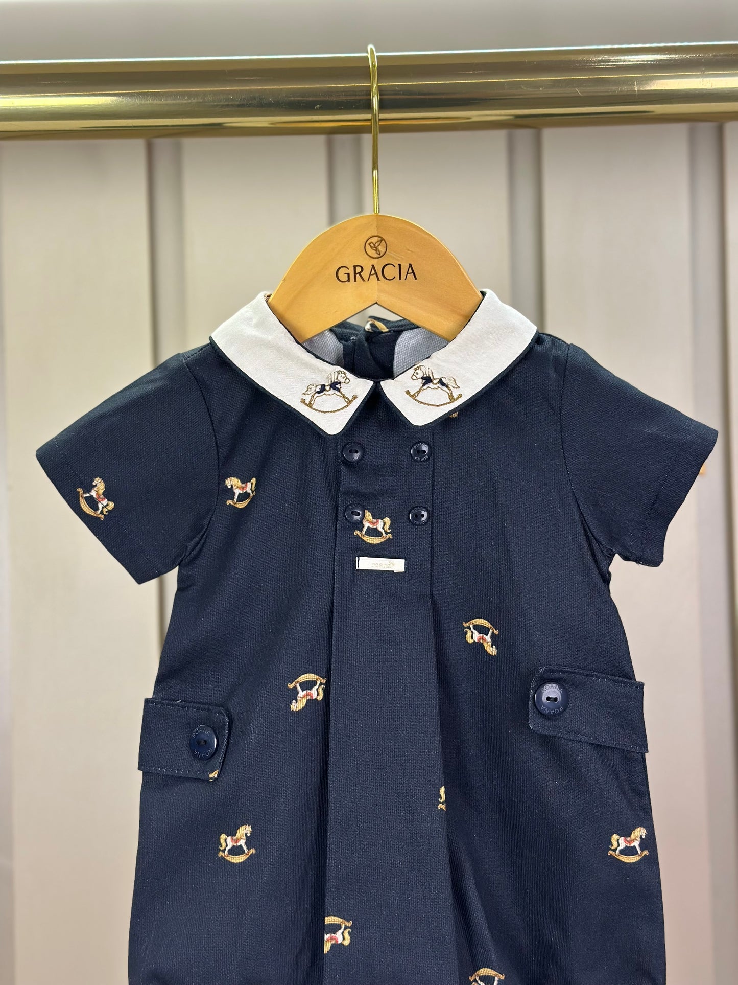 Pimpão Bebê Clássico Preto Gola Branca Bordada Cavalinho - Roana