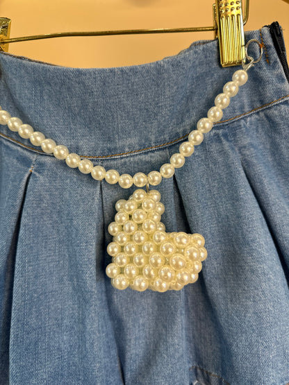 Shorts-saia Jeans com Pregas Cinto Pérolas e Coração - Luluzinha