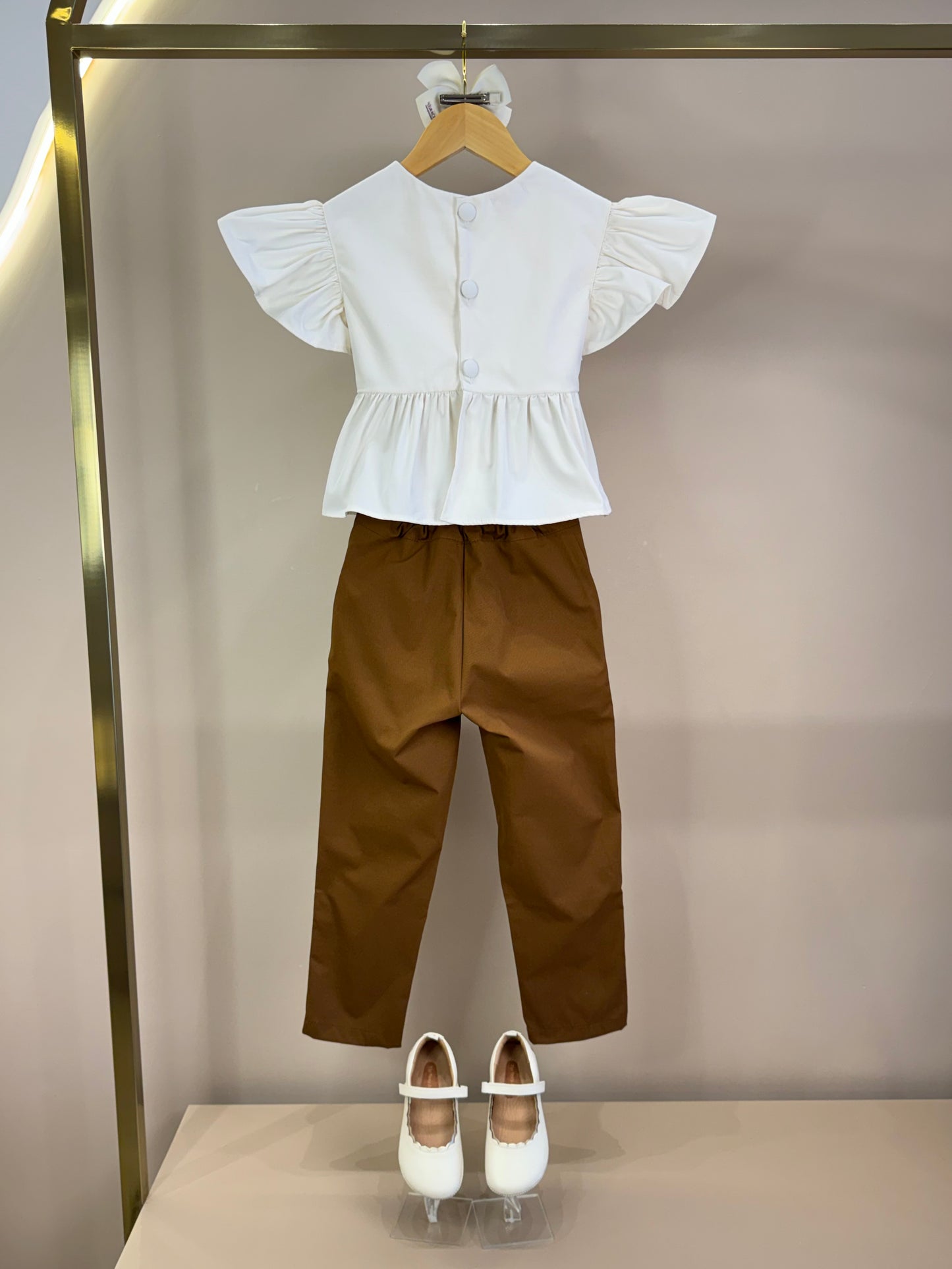 Conjunto Infantil Bata Bordada À Mão e Calça Alfaiataria Terracota - Luluzinha
