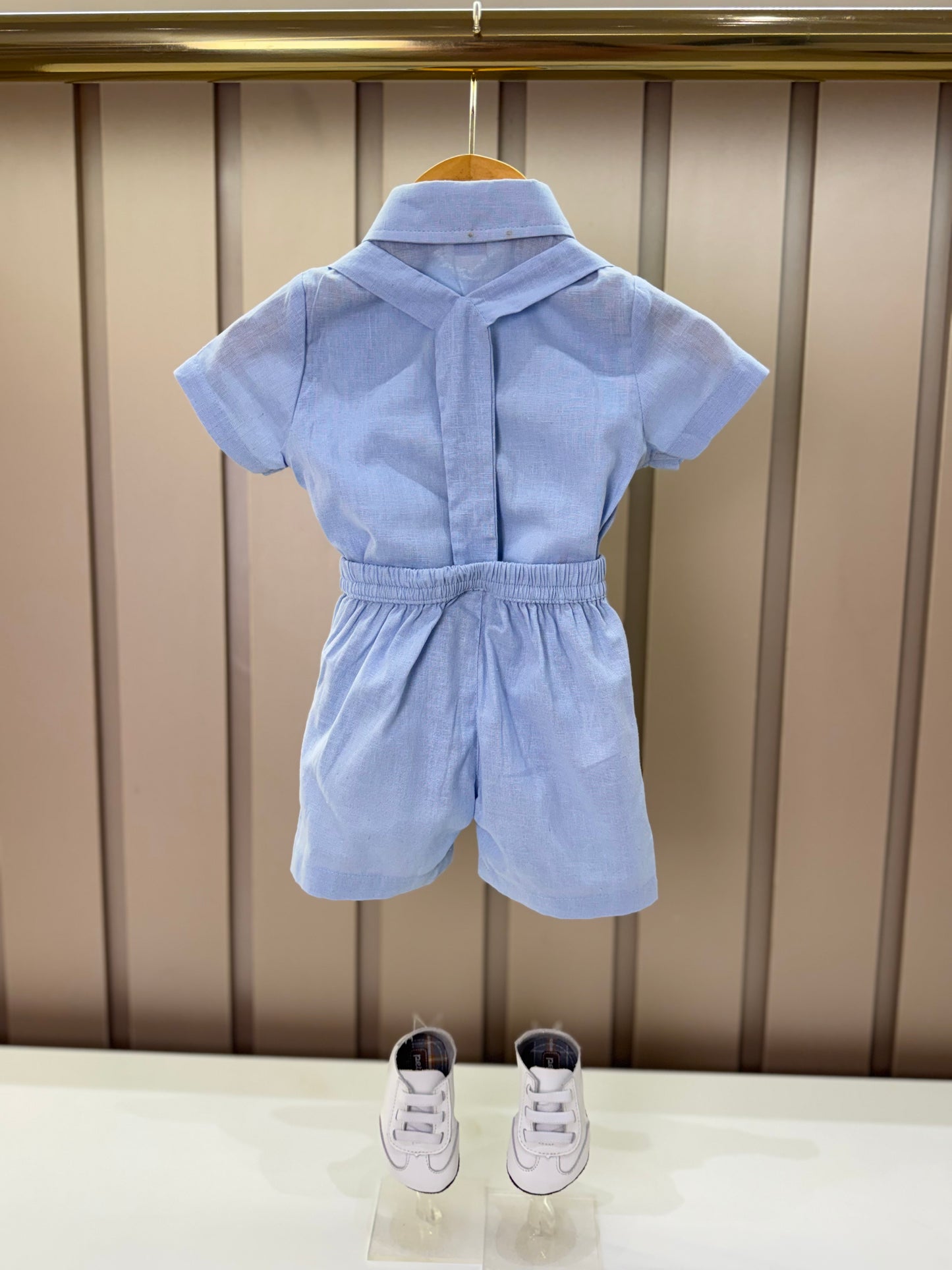 Conjunto Bebê Body, Bermuda e  Suspensório Cambraia Linho de Algodão Azul Claro - Um Mais Um