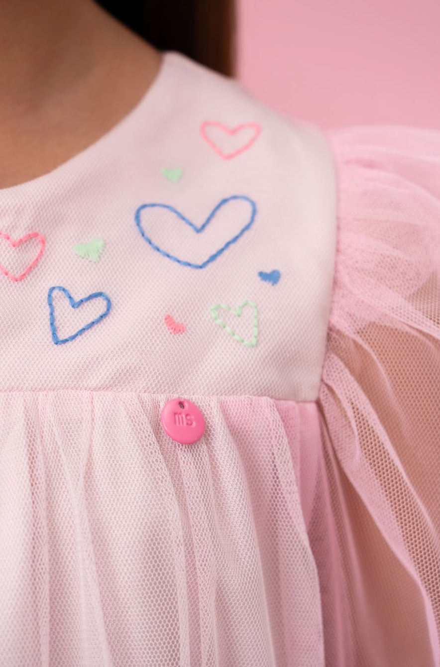 Vestido Infantil Trapézio Busto Bordado Corações Rosa - Mon Sucré
