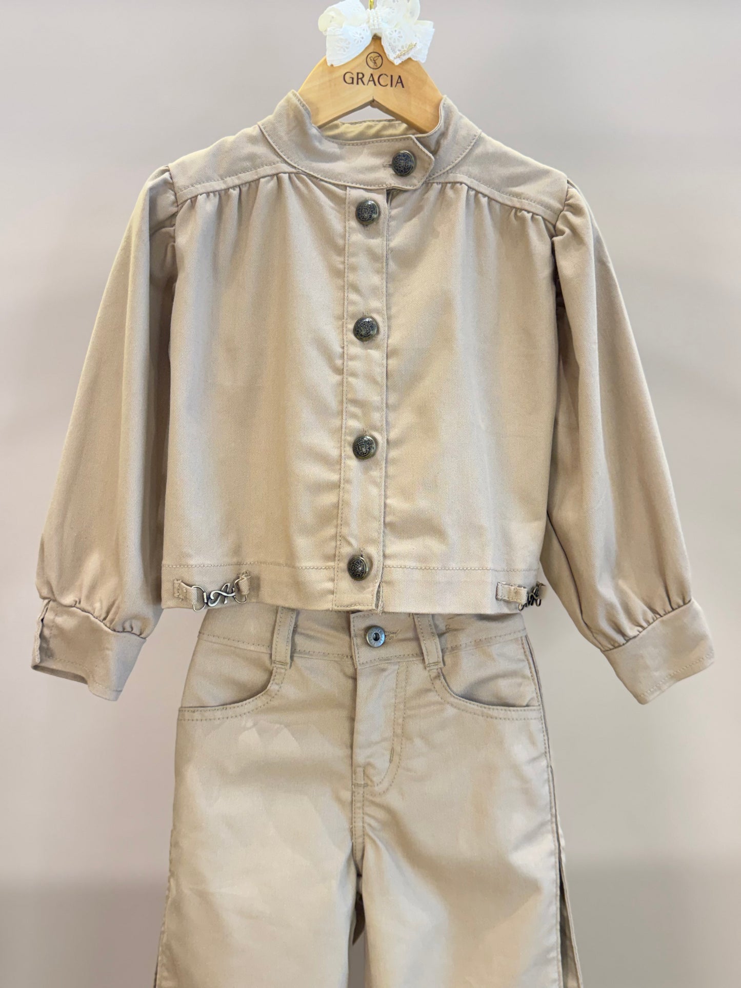 Conjunto Infantil Jaqueta Sarja Gola Alta e Calça de Sarja com Pregas - Animê