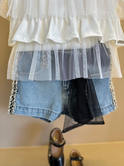Conjunto Infantil Blusa  Bordada e Babados Pérola e Shorts Jeans Laço Preto - Animê