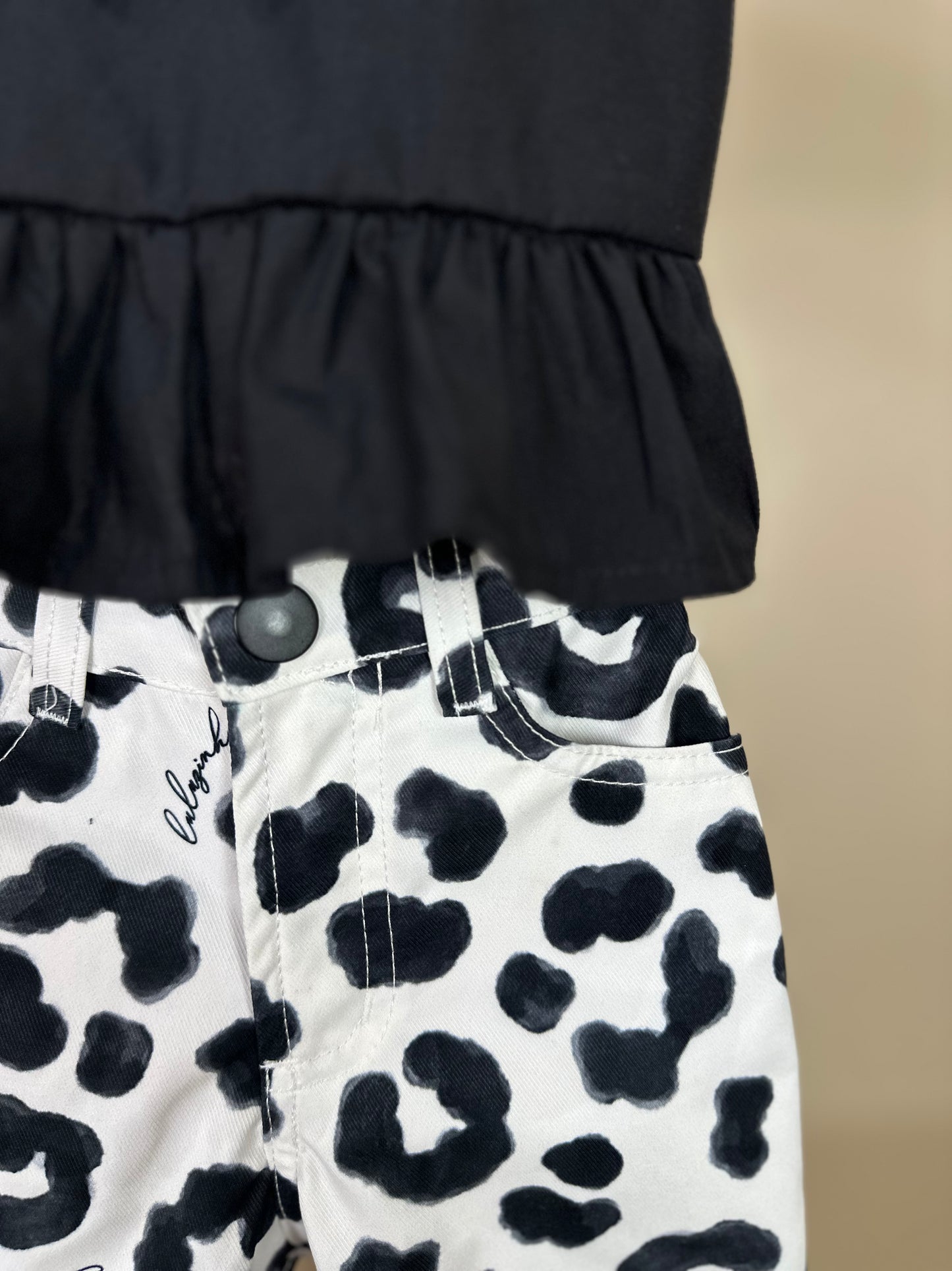 Conjunto Infantil Blusa Peplum Lacinho e Calça Sarja Animal Print P&B - Luluzinha