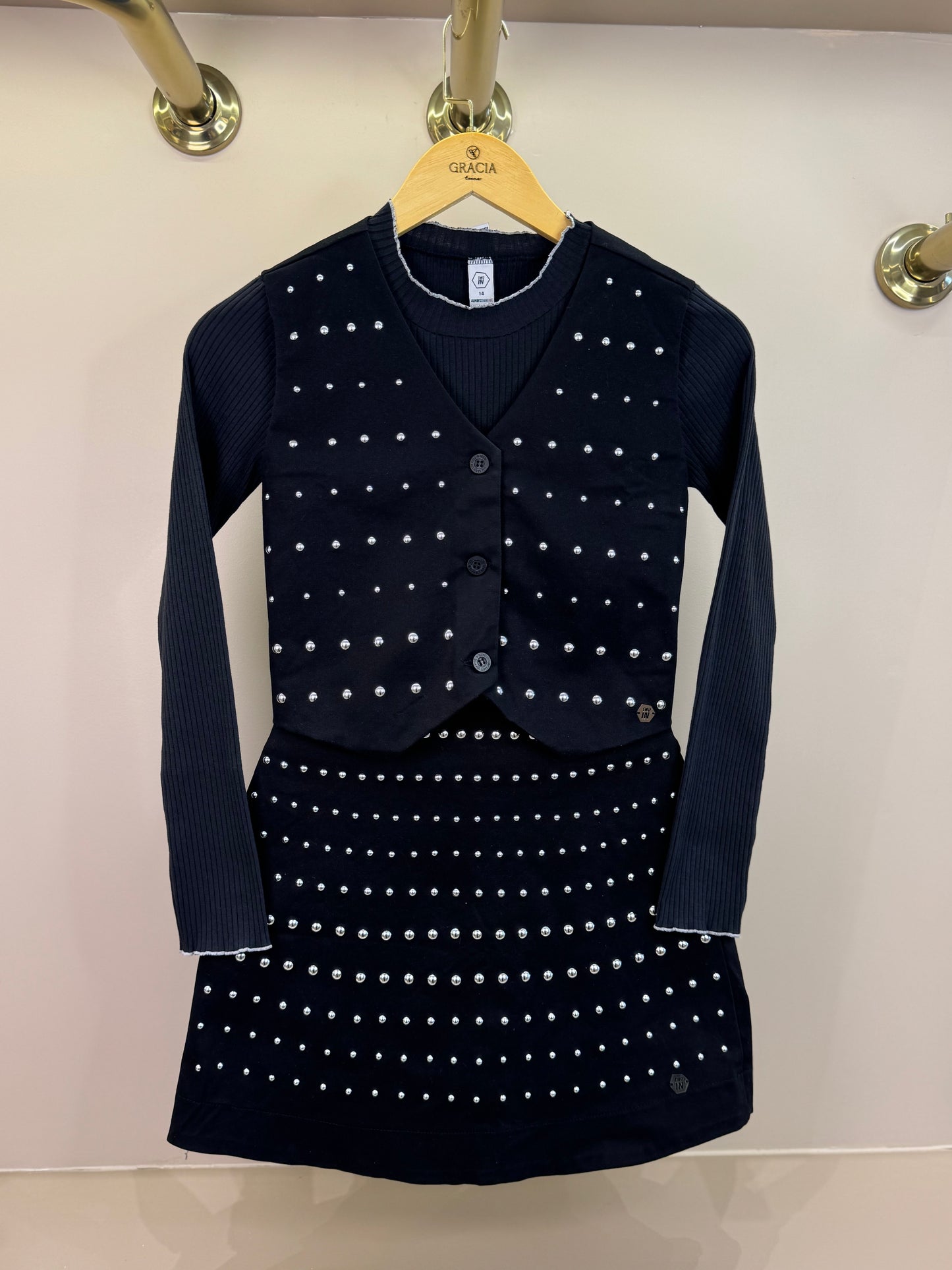 Conjunto Teen Blusa Canelada com Colete de Sarja Preto e Saia-Shorts Teen Sarja Strass Preto - Two In