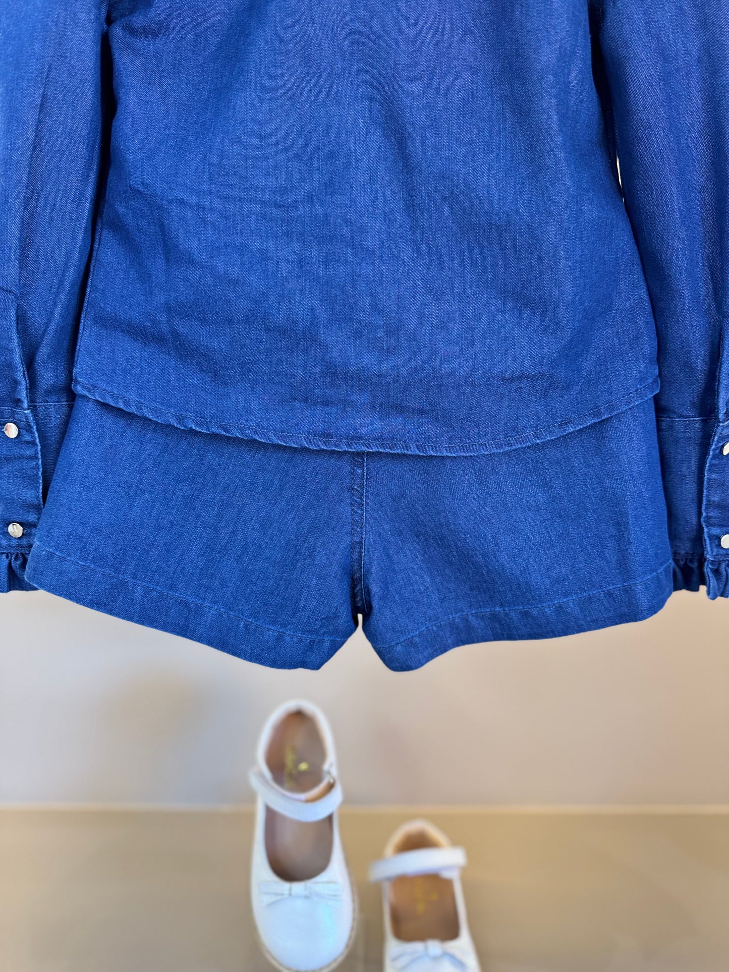 Conjunto Infantil Trio Blusa Gola Laise Removível, Camisa Jeans Leve ML Gola Bordada e Shorts-Saia Jeans Bordada Flores - Luluzinha