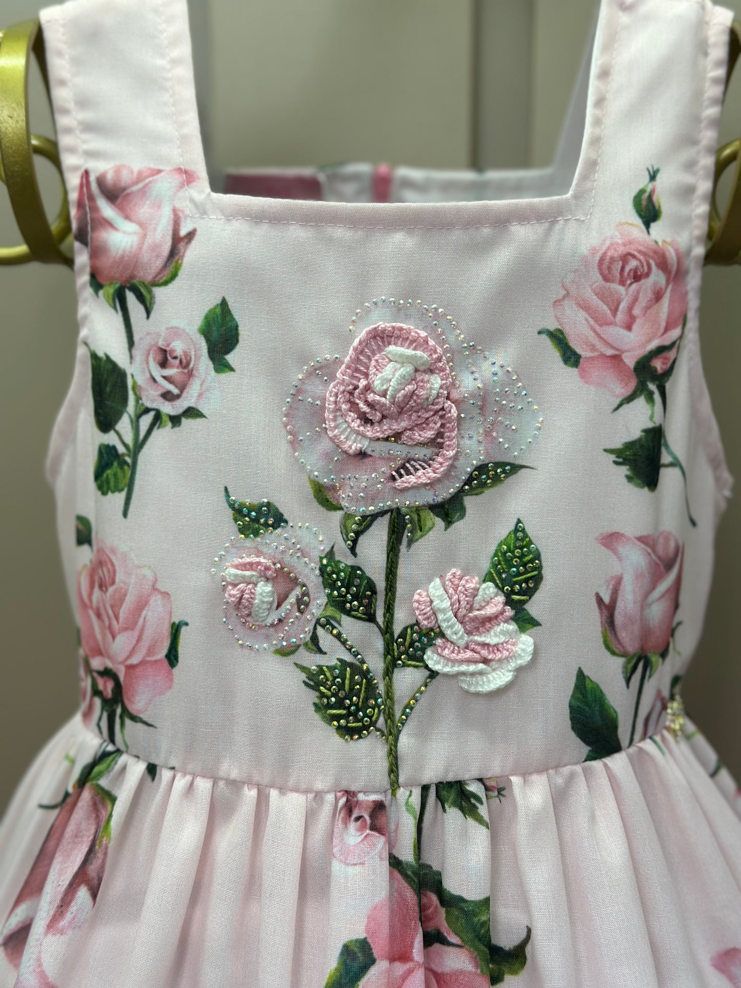 Vestido Infantil Algodão Rodado Floral Rosa Bordado Manual e Strass Rosa - Luluzinha