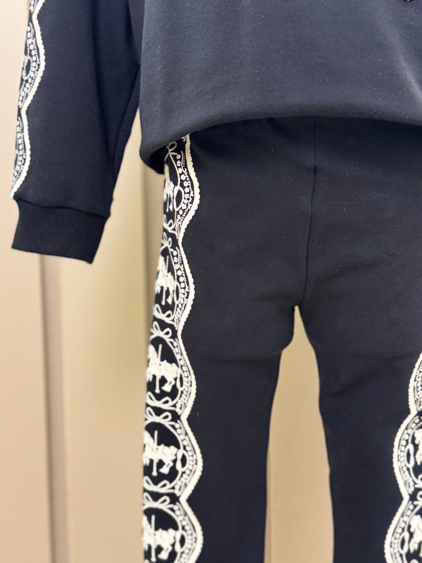 Conjunto Infantil Moletom Carrossel Casaco e Legging Preto - Animê Petite
