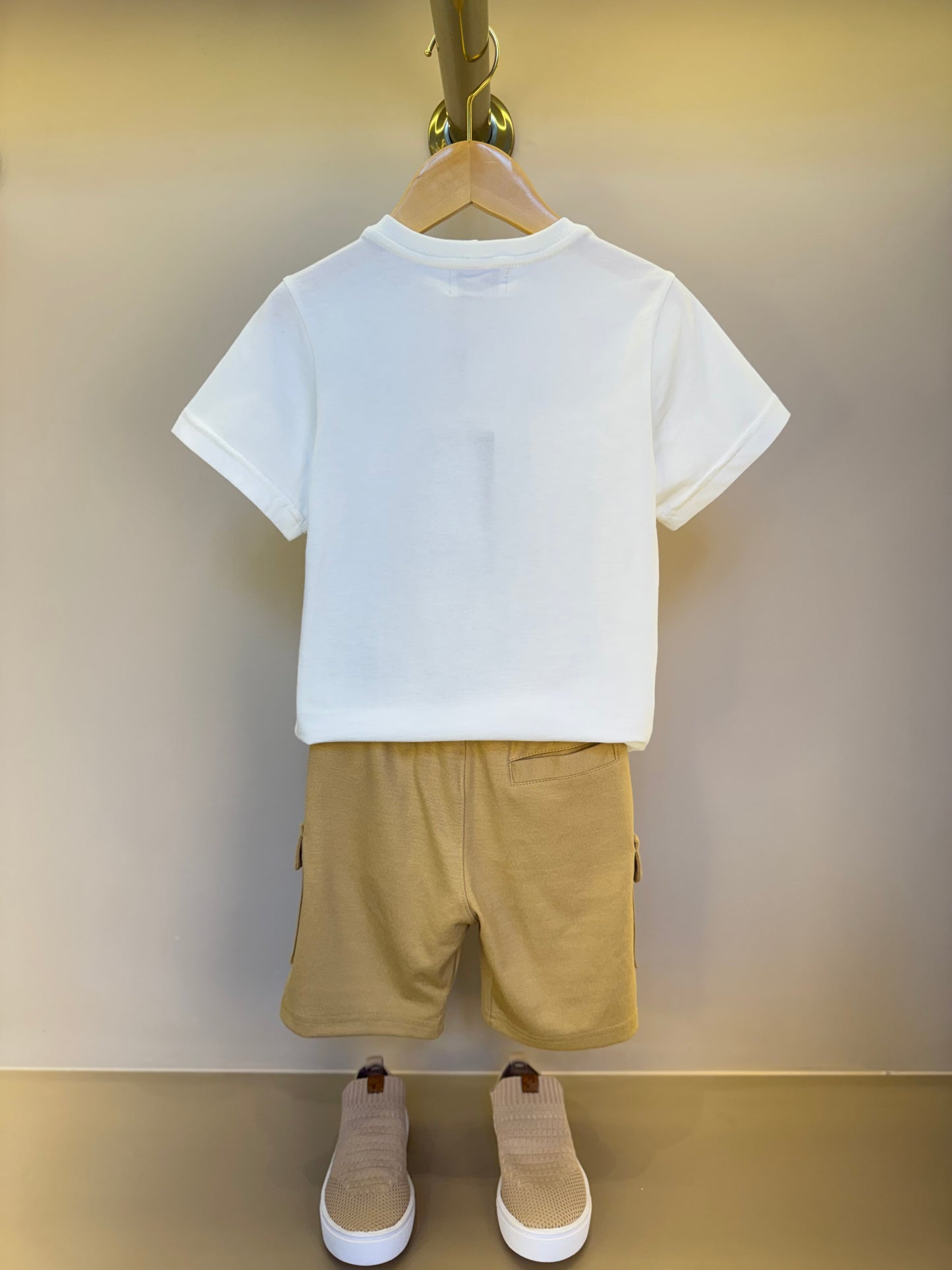 Conjunto Infantil Camiseta Algodão Teddy Natal MC e Bermuda Ponto Roma Bolsos Cargo Bege - Dame