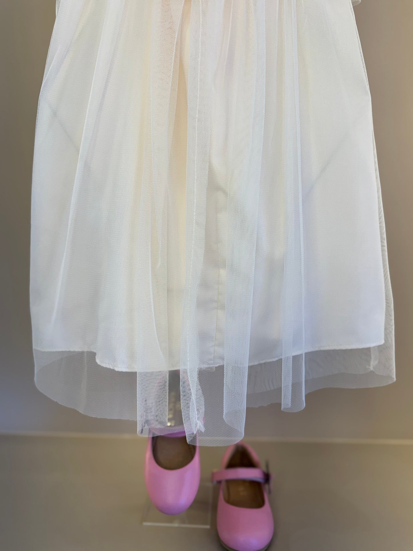 Vestido Infntil Tule Amplo Bordadinhos Gola Bege - Mon Sucré