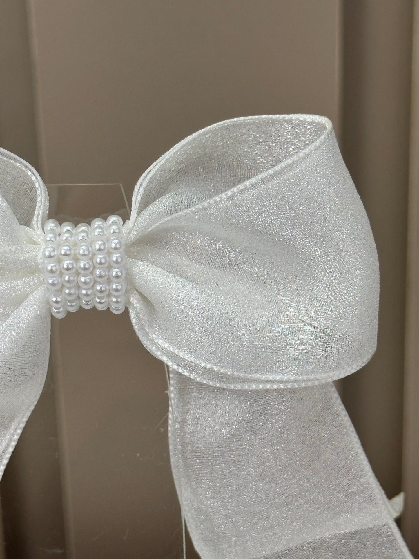 Laço Infantil Organza Branco Miolo Pérolas - Roana