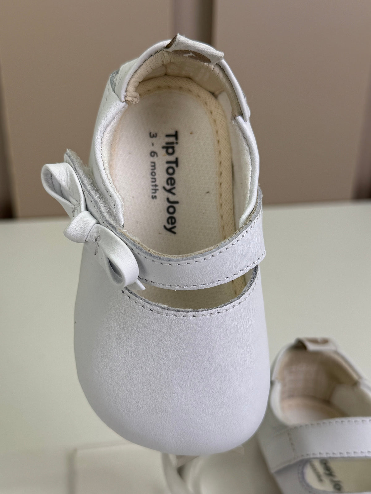 Sapatinho Bebê Gift Couro Branco - Tip Toey Joey