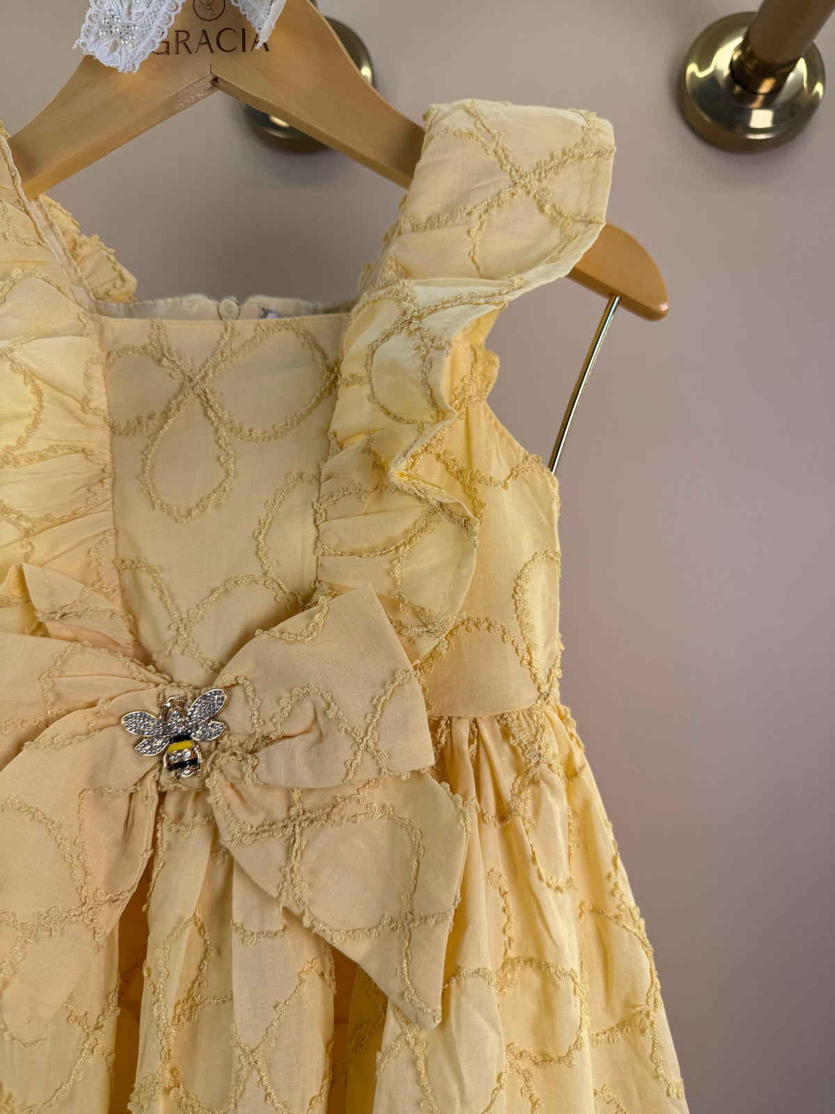 Vestido Infantil Amarelo Bordado de Flores 3D e Laço Com Libélula Metálica - Gabriela Aquarela