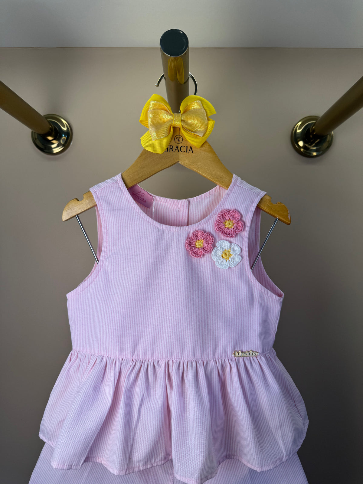 Conjunto Infantil Blusa Com Aplicação de Flor Em Crochê e Shorts - Luluzinha