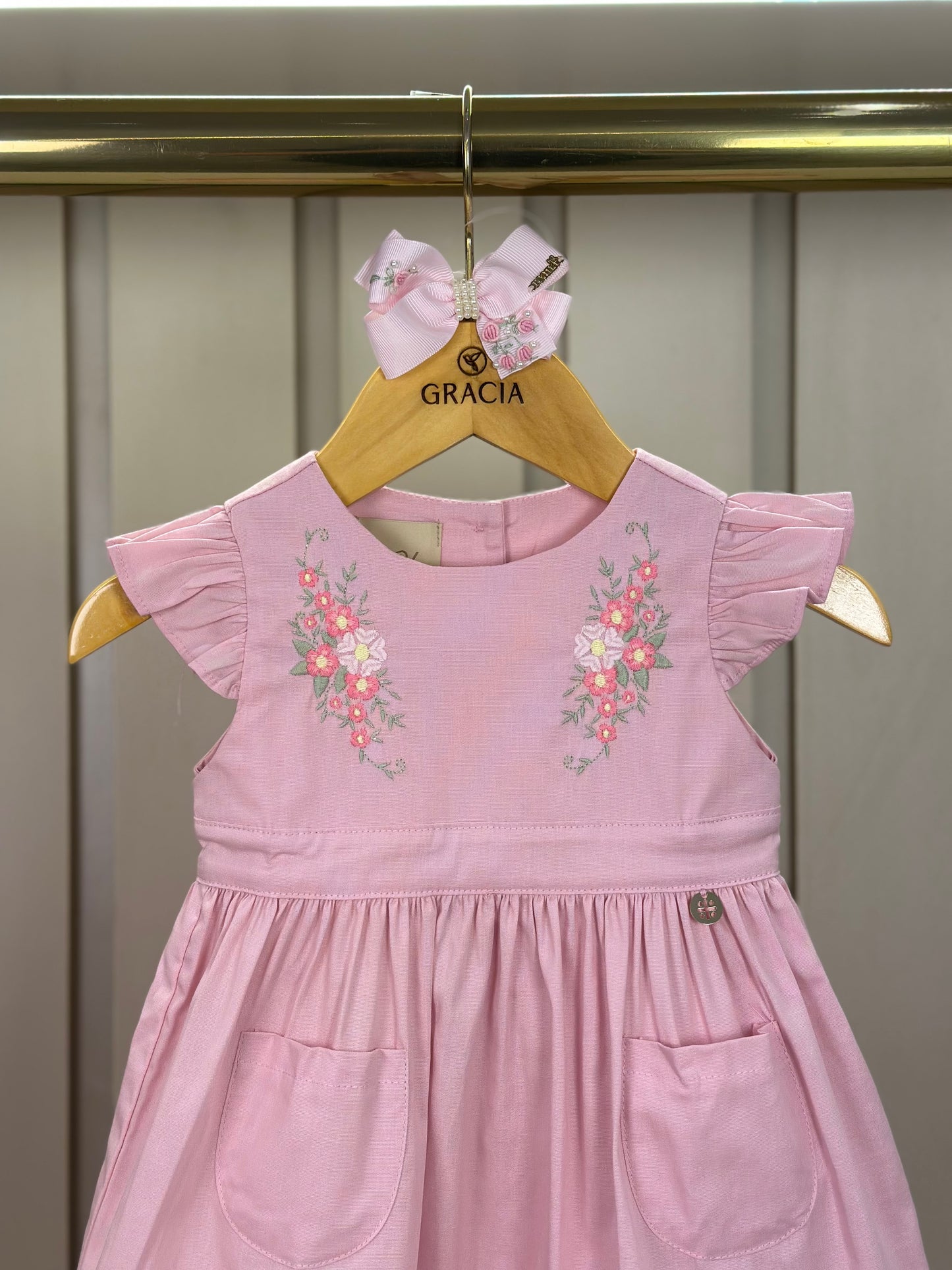 Vestido Bebê Algodão Rodado Bolsos e Bordado Floral Rosa Claro - Um Mais Um