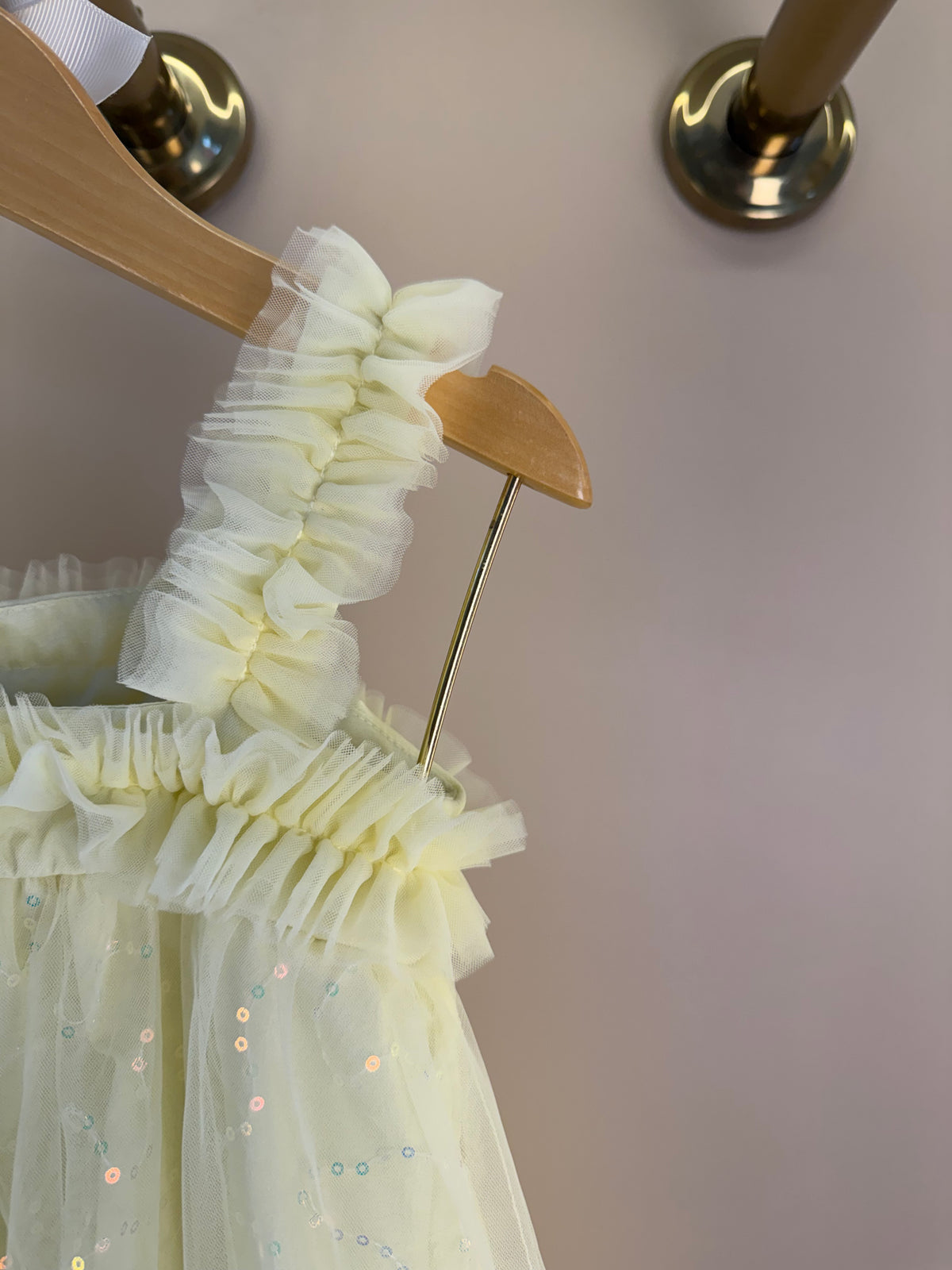 Vestido Infantil Amarelo Strass Brilhante Alças e Barra Em Tule  - Petit Cherie