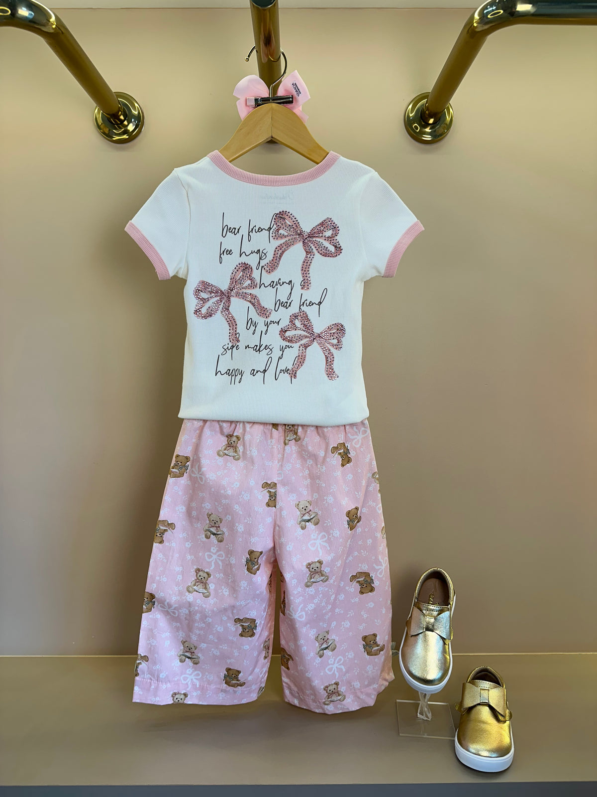 Conjunto Infantil Blusa Ursinho e Laço Nas Costas e Calça Pantacourt Algodão Estampa Ursinhos - Pituchinhus