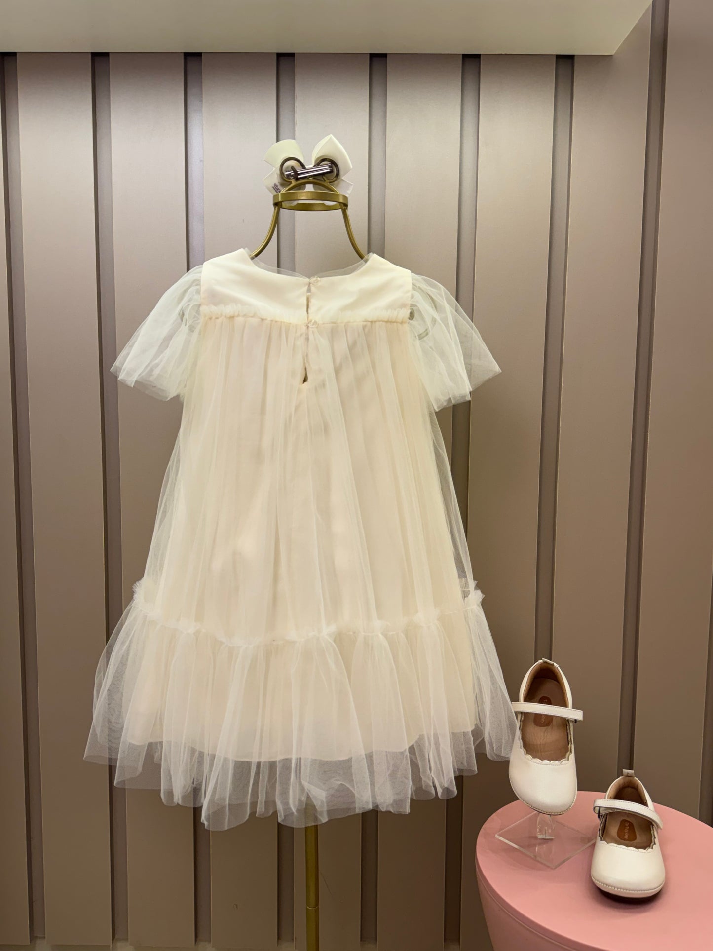 Vestido Infantil Trapézio Tule Bordado Flocado Gola Amarelo - Petit Cherie