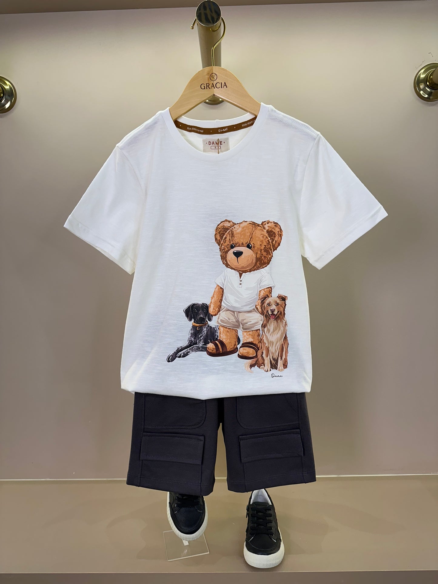 Conjunto Infantil Camiseta Teddy Cachorros Off e Bermuda Suedine Algodão Bolsos Grafite - Dame