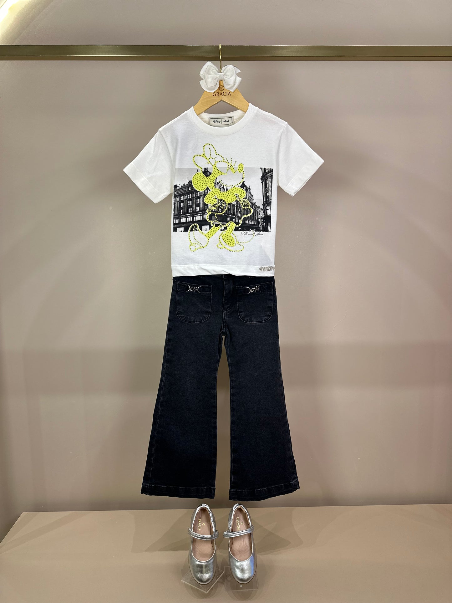 Conjunto Infantil Blusa Minnie Verde Melão Pérola e Calça Jeans Preta - Animê