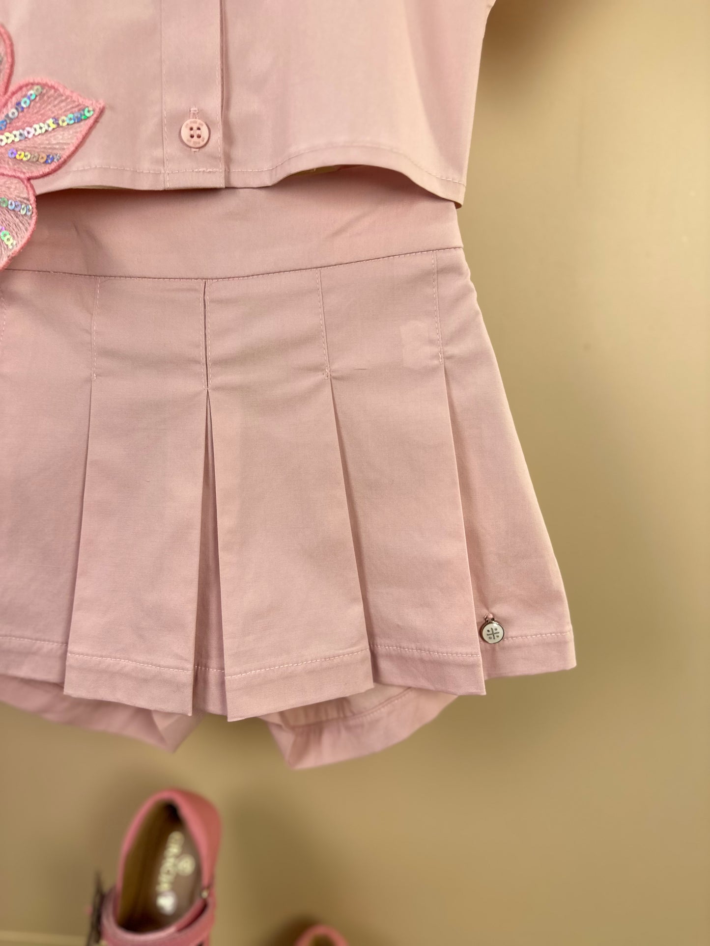 Conjunto Infantil Algodão Camisa Bordada e Shorts-saia Pregas Nude - Um Mais Um