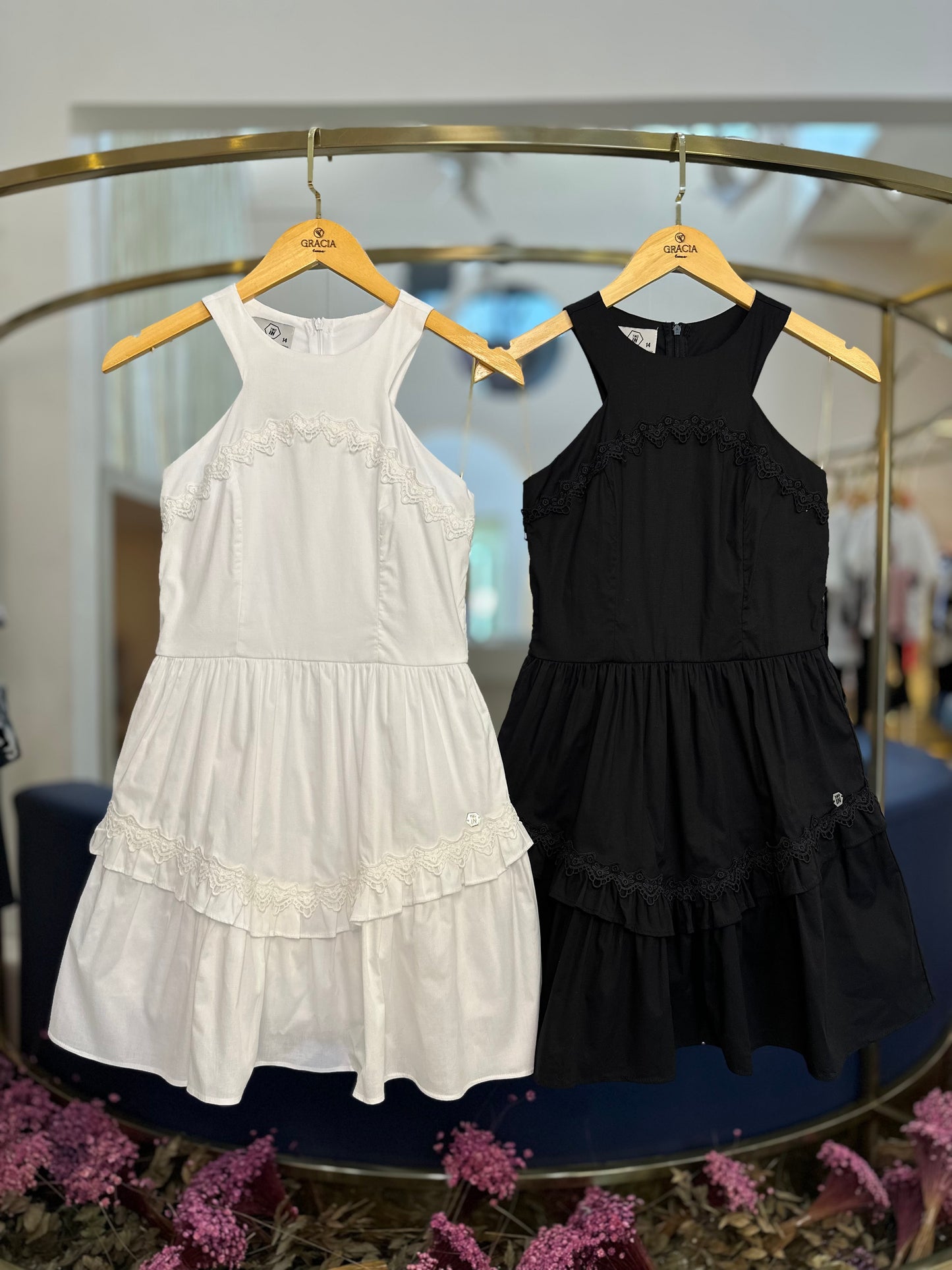 Vestido Teen Recortes com Guipir Preto - Two In