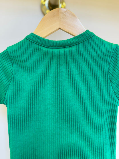 Conjunto Infantil Blusa Canelada Essentials e Saia Tweed Xadrez Verde -Animê