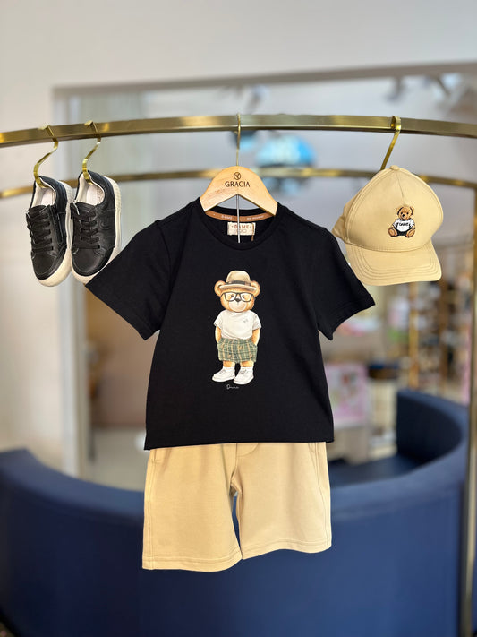 Conjunto Infantil Camiseta Teddy Chapéu Panamá Preta e Bermuda Moletom Listra Bege - Dame