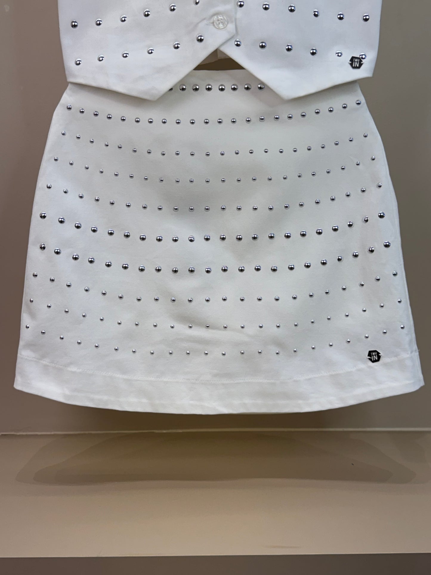 Conjunto Teen Colete de Sarja Strass e Saia-Shorts Teen Sarja Strass Off White - Two In