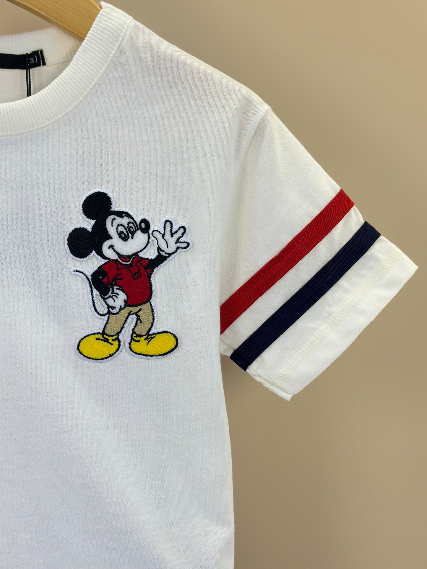 Conjunto Infantil Camiseta Pérola Mickey e Bermuda Sarja Bege - Youccie