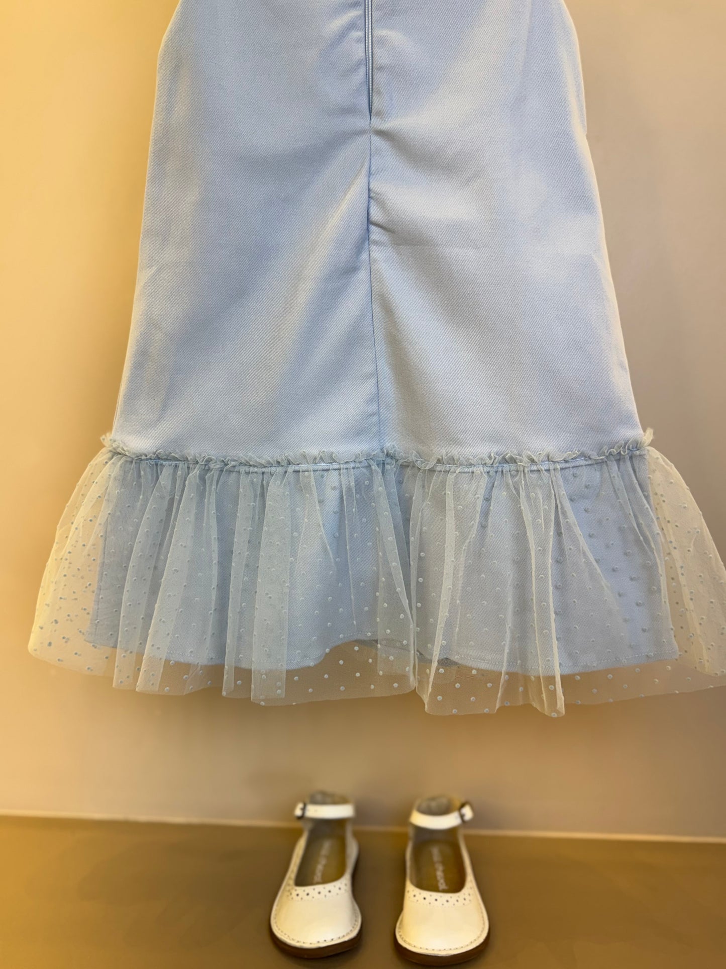 Salopete Infantil Sarja Pérolas Lacinhos e Barra Tule Azul Céu - Petit Cherie