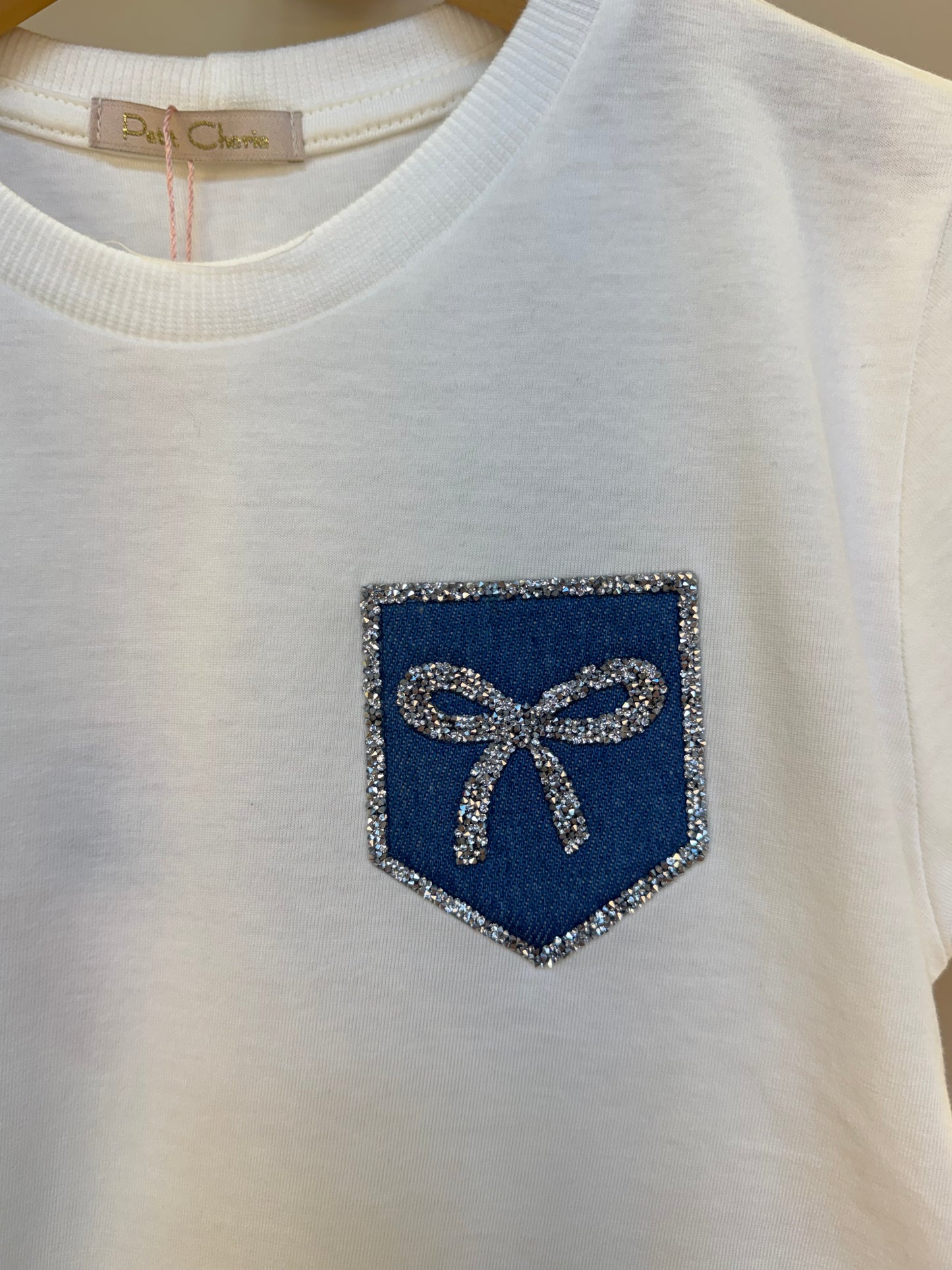 Camiseta Infantil Algodão Bolso Strass Off White - Petit Cherie