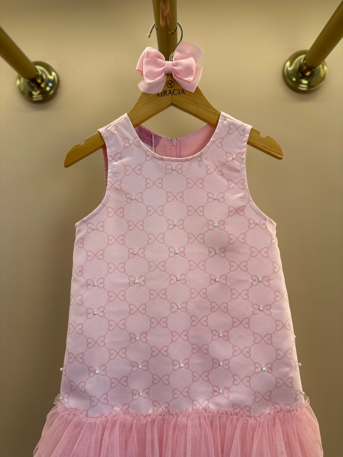 Vestido infantil Acetinado Monograma com Babados - Luluzinha