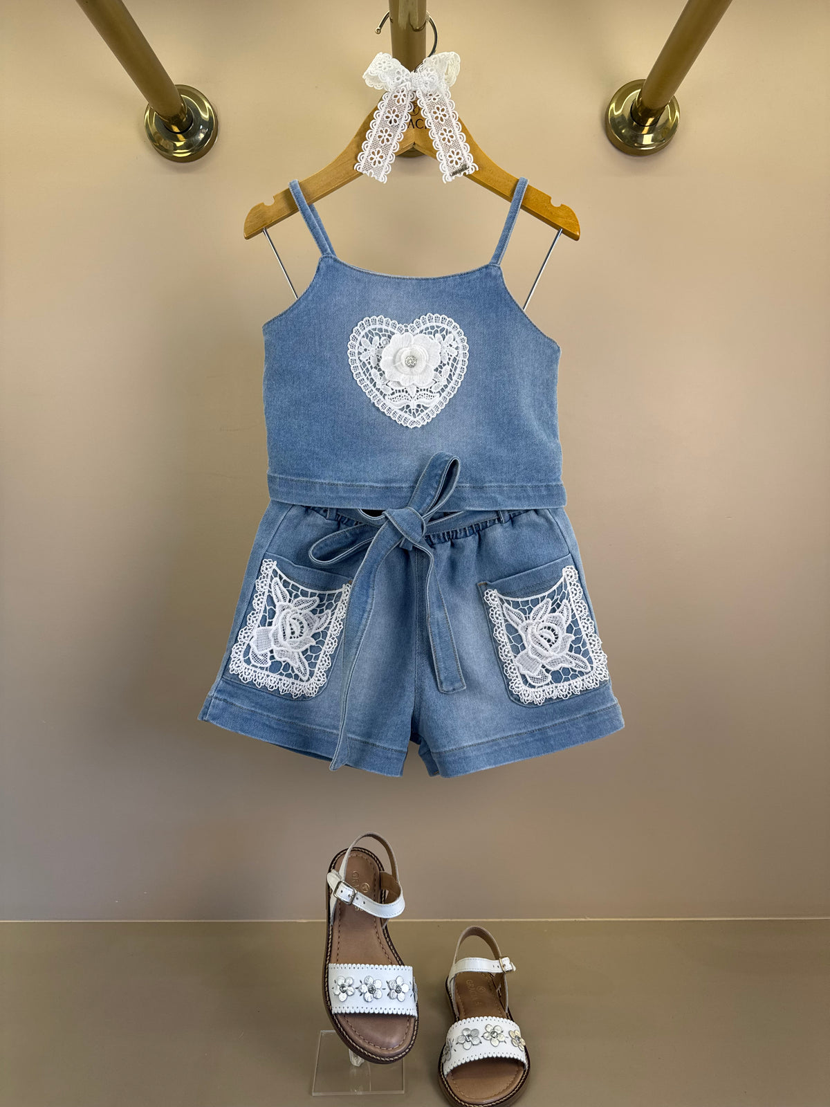 Conjunto Infantil Jeans Blusa Detalhes Em Renda e Shorts Cargo - Gabriela Aquarela