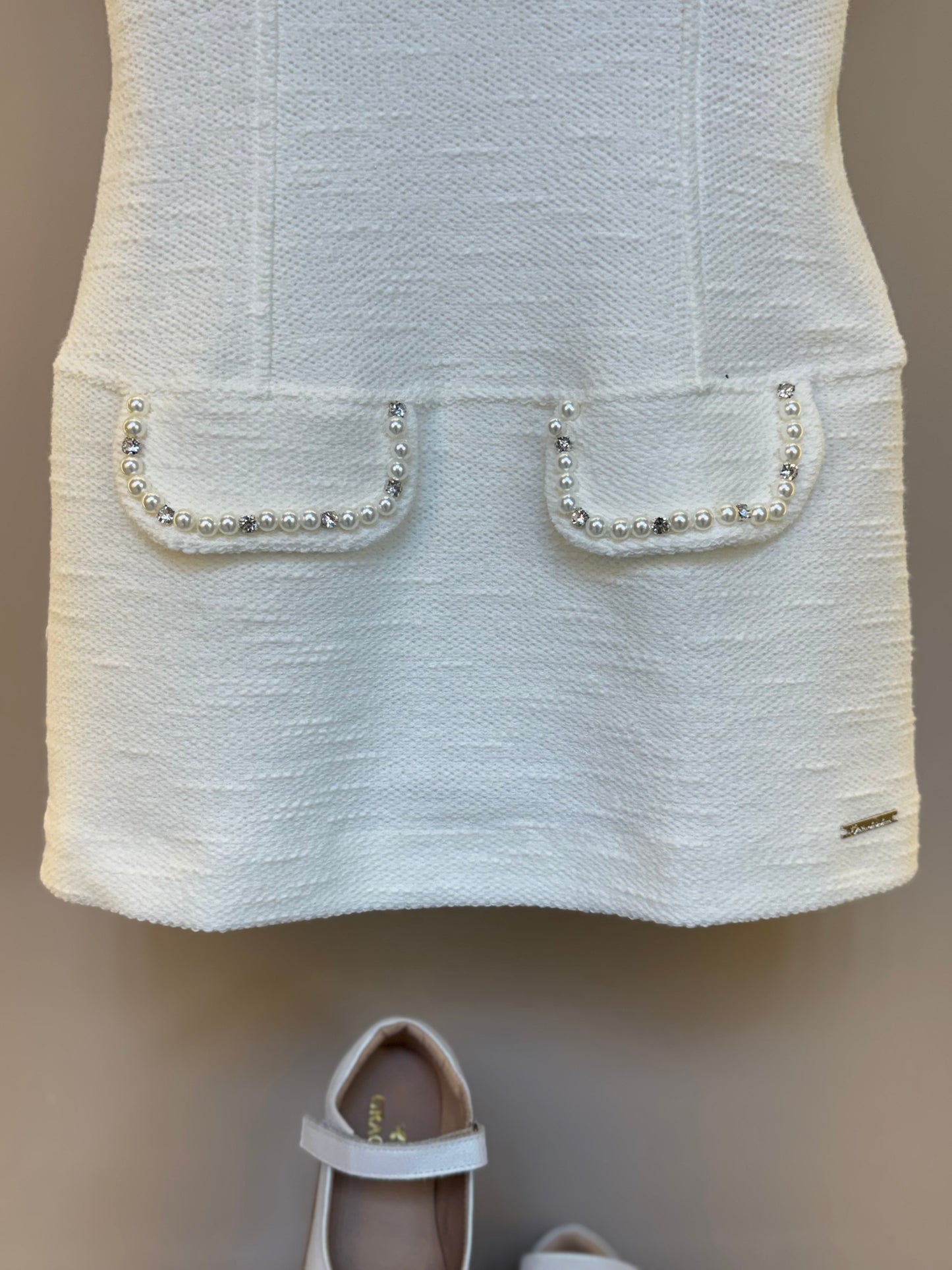Vestido Infantil Bouclé Lapelas Bordadas Pérolas e Cristais Off White - Pituchinhus