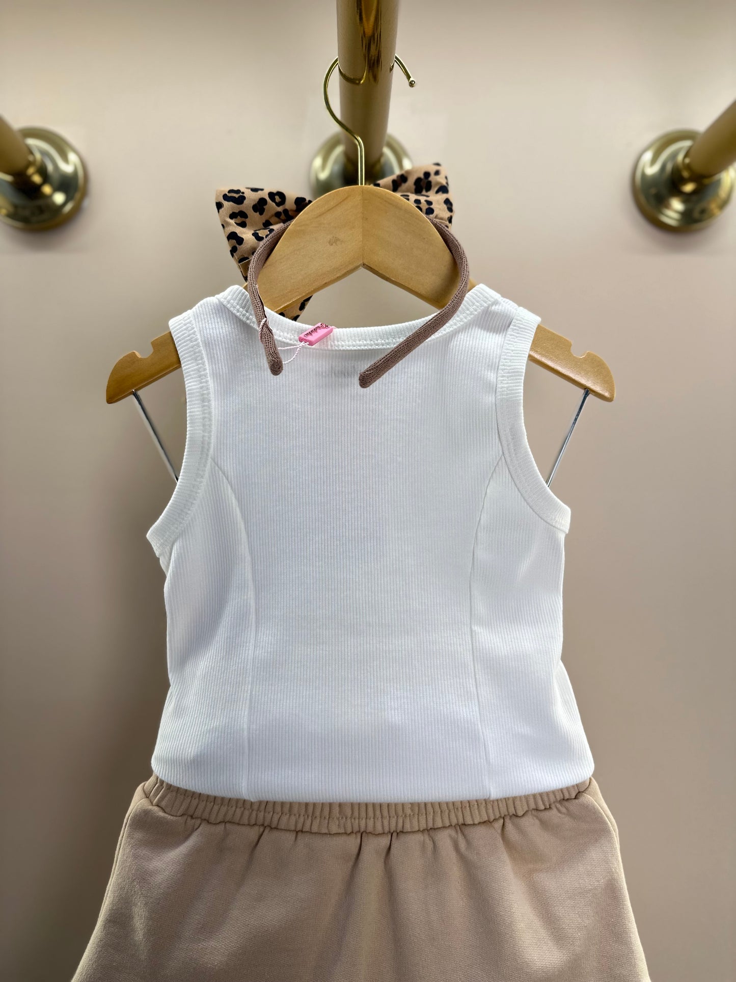 Conjunto Infantil Regata Laço Oncinha e Saia Moletom Babado Bege - Pituchinhus