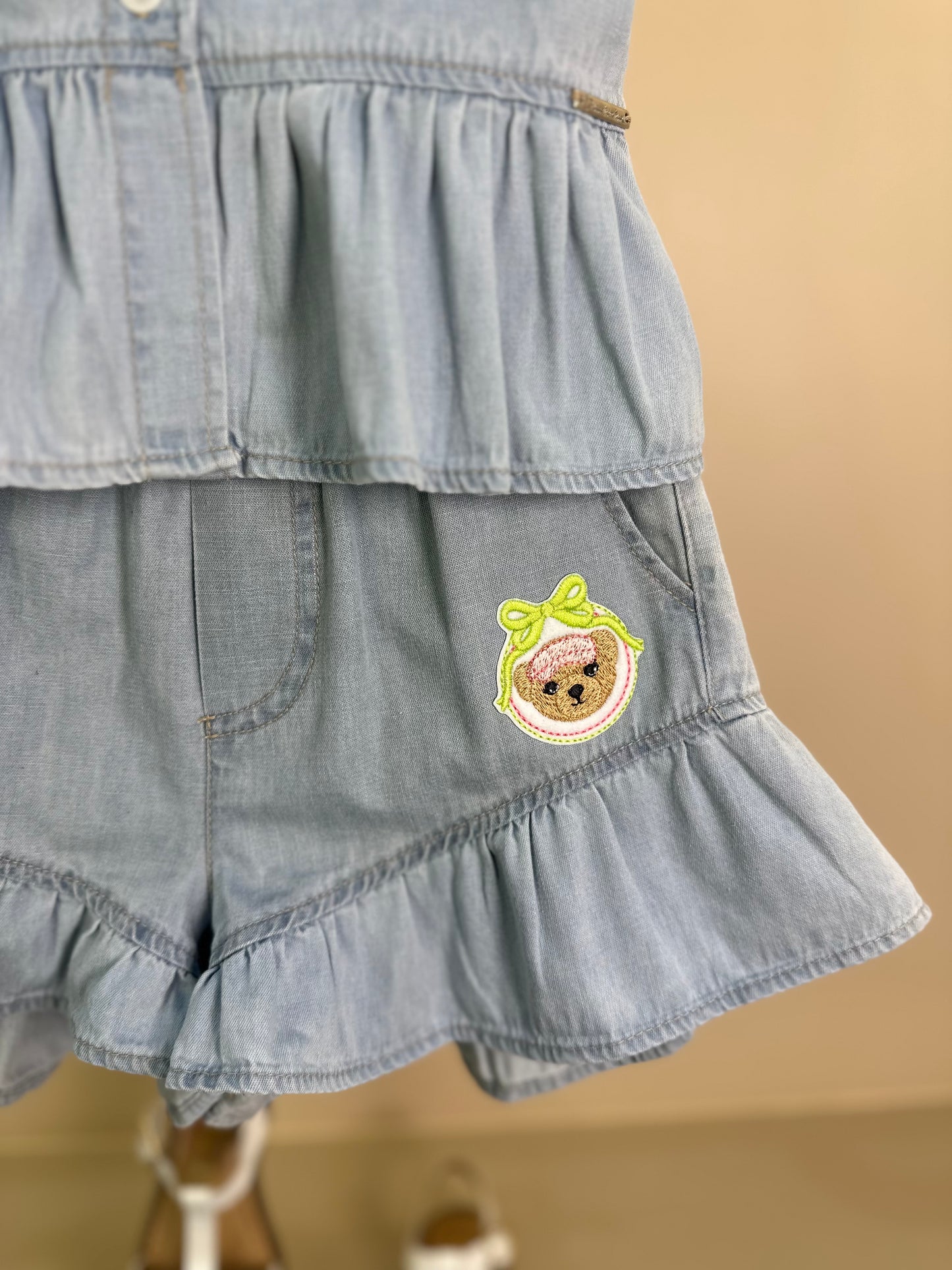 Conjunto Infantil Camisa Regata Jeans Fino Babado Patche e Short Jeans Fino Ursinha com Babado Patche - Pituchinhus