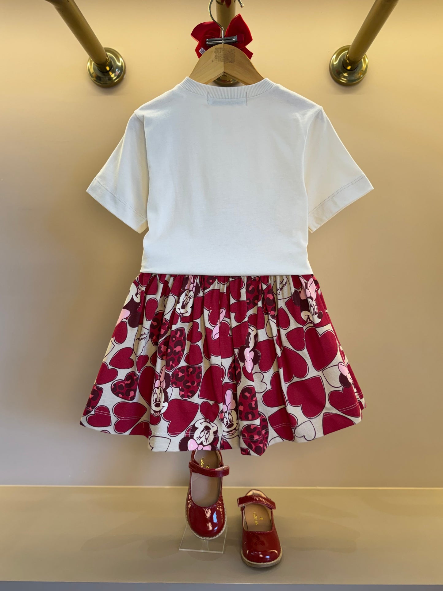 Conjunto Infantil Camiseta MC e Saia Minnie Mouse Hearts - Animê Petite