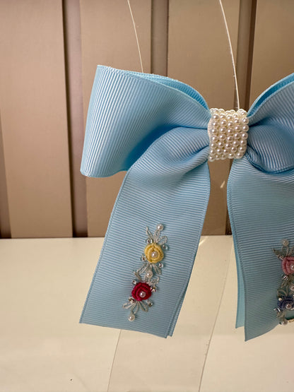 Presilha Infantil Azul Laço Longo Pérolas e Bordados - Roana
