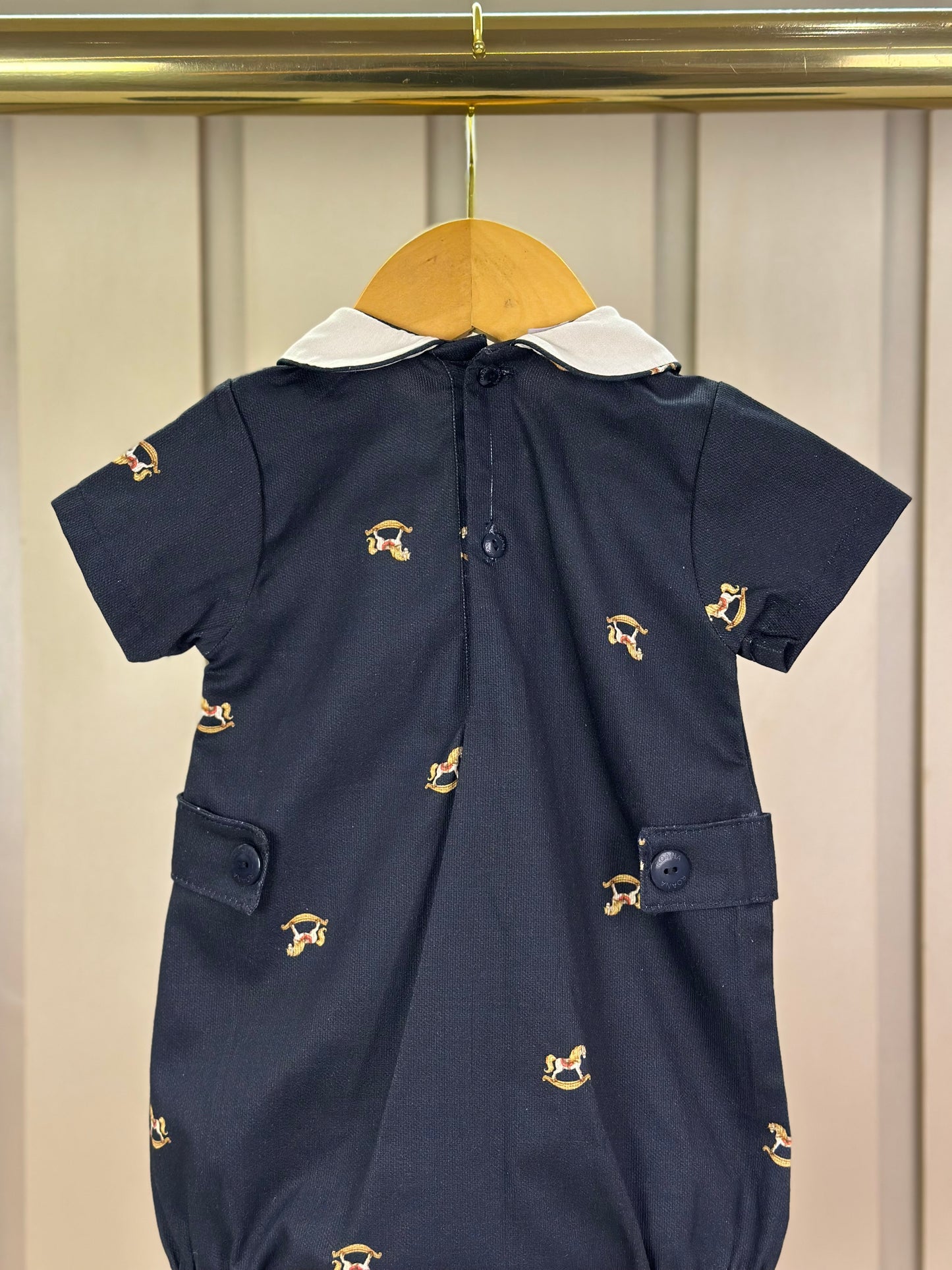 Pimpão Bebê Clássico Preto Gola Branca Bordada Cavalinho - Roana