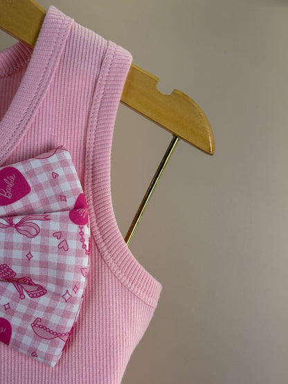 Conjunto Infantil Regata Cropped Laço Puffer Barbie Rosa e Shorts Babado Balonê Rosa Xadrez - Pituchinhus