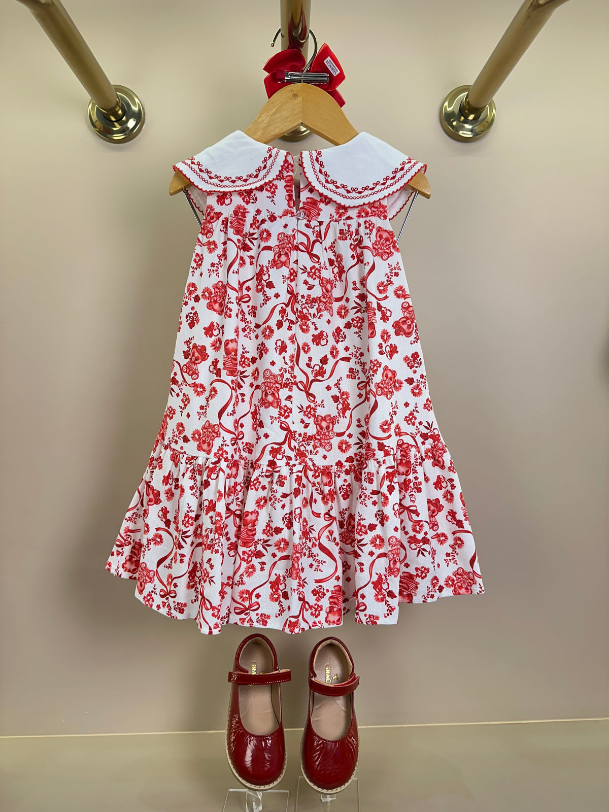 Vestido Infantil Linho Bordado Florais Vermelho - Petit Cherie