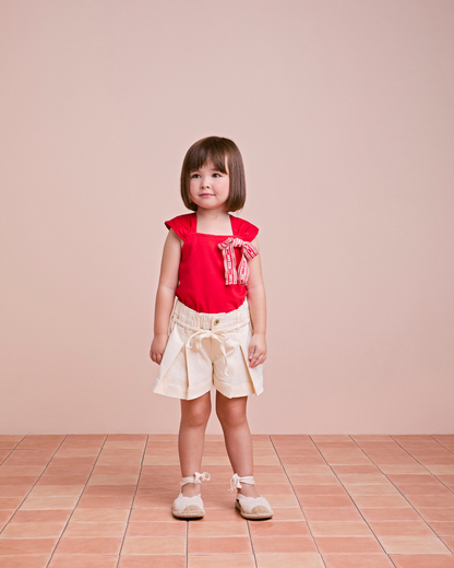 Conjunto Infantil Blusa Vermelha Laço ANM e Shorts Bege Pregas - Animê