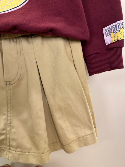 Conjunto Infantil Feminino Casaco Moletom Pooh Cranberry Juice com Saia Sarja de Pregas Bege Escuro Casual - Momi
