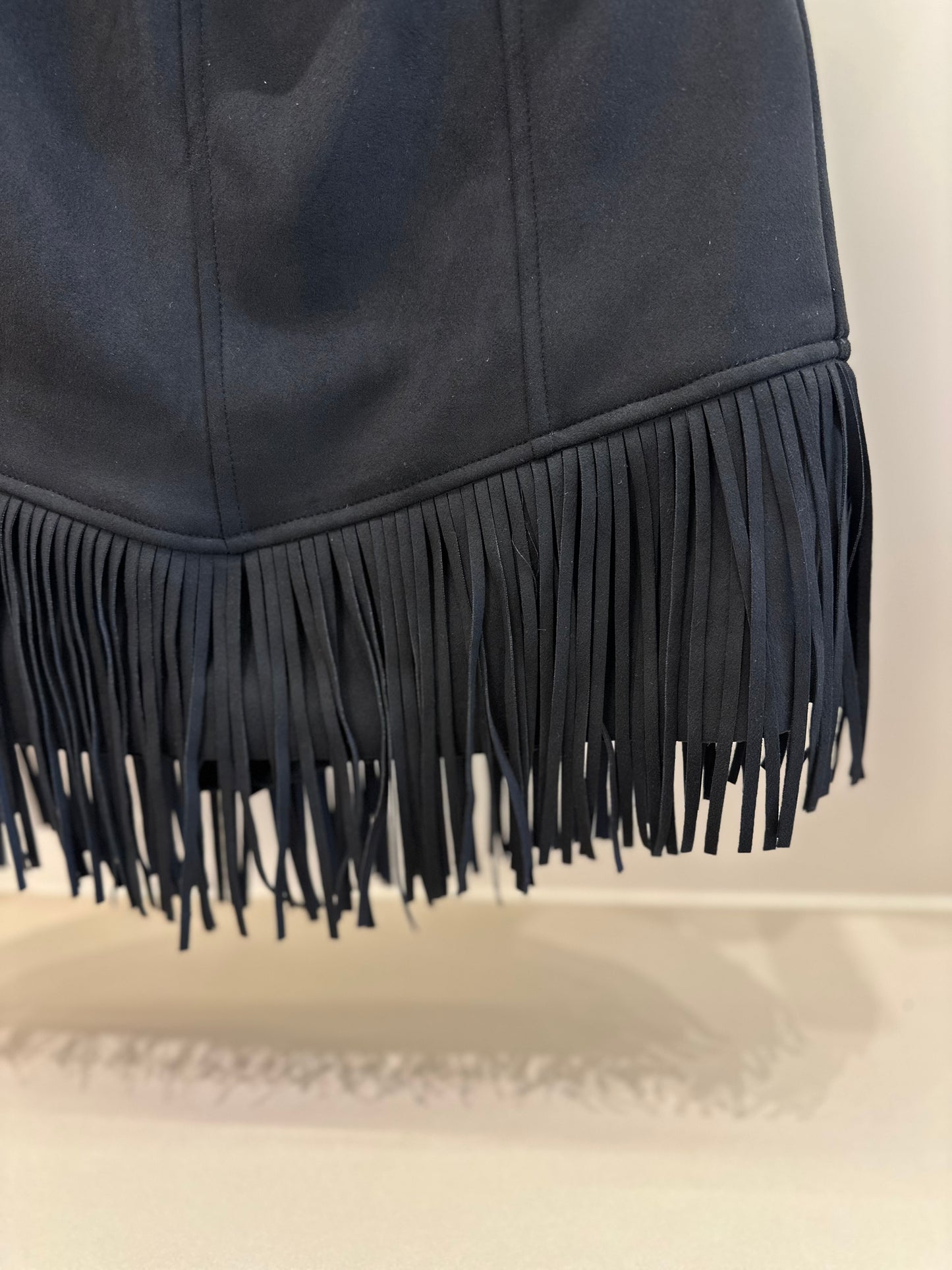 Conjunto Teen Camiseta Oversized Simply Sweet Strass e Saia Suede Franjas Preta - Two In