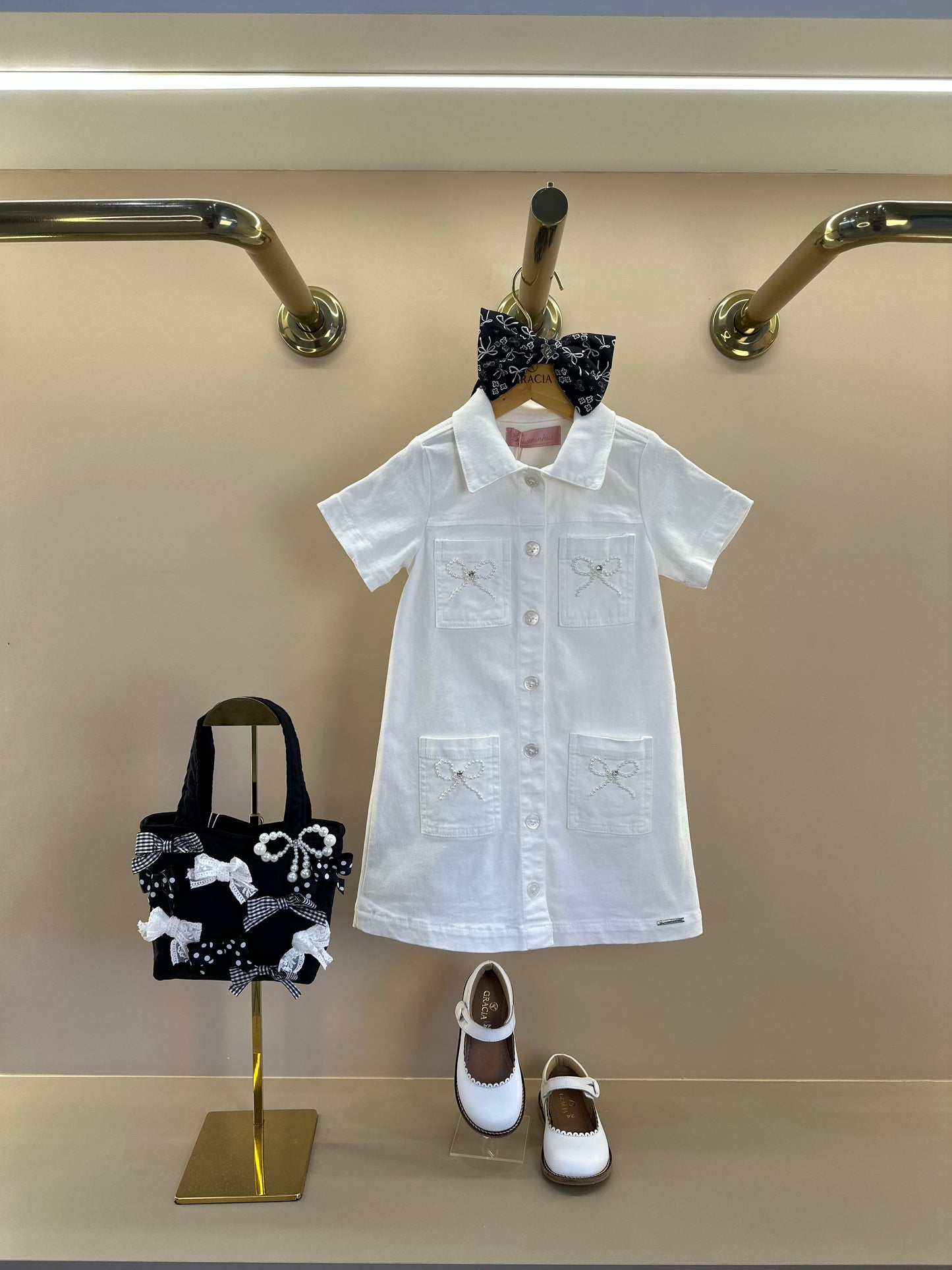 Vestido Infantil Sarja Bolsos Lacinhos Bordados Off White - Pituchinhus